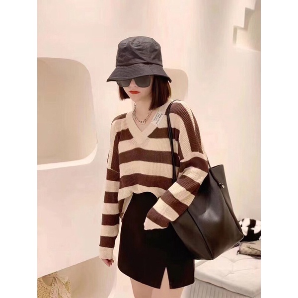 G37. 12318. ÁO LEN KẺ SỌC CỔ TIM HOT HIT