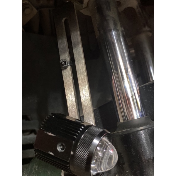 Pass bắt đèn l4 ,đèn trợ sáng mini gắn chân phuộc xe tay ga