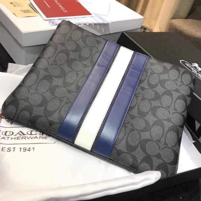 Túi cầm tay Coach