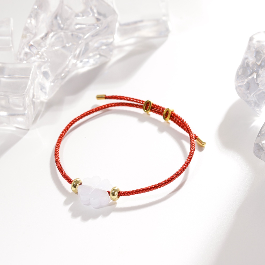 Vòng tay cuff đỏ cẩm thạch trắng 4 lá may mắn phong thủy Udum, quà biếu tặng sang trọng.