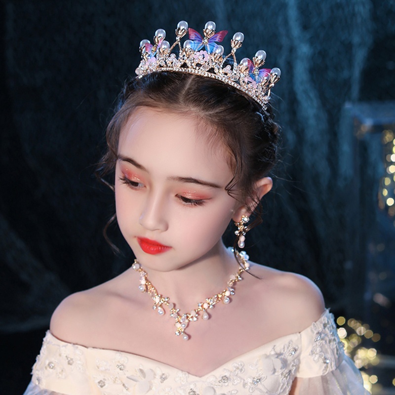 Vương miện đính ngọc trai và pha lê hình bướm dùng để hóa trang biểu diễn