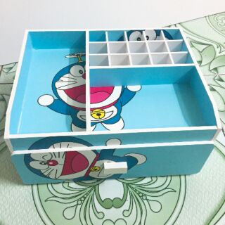 Tủ mĩ phẩm 2 tầng nhỏ đô rê mon, khay son 15 ô