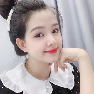 Váy chấm bi cổ bèo