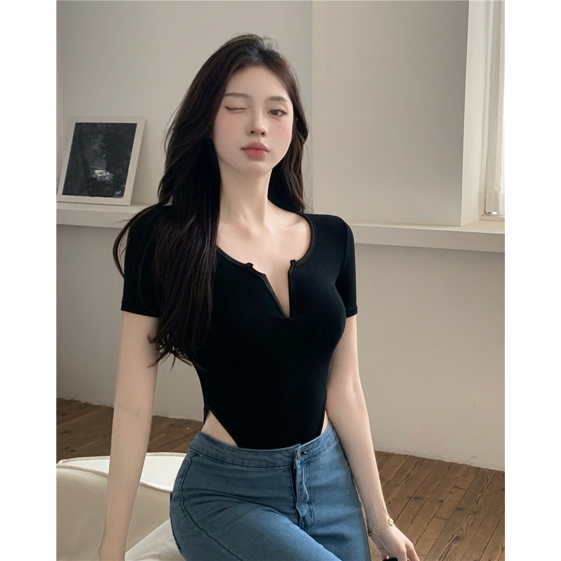 Jumpsuit Tay Ngắn Cổ Chữ v Màu Sắc Thanh Lịch