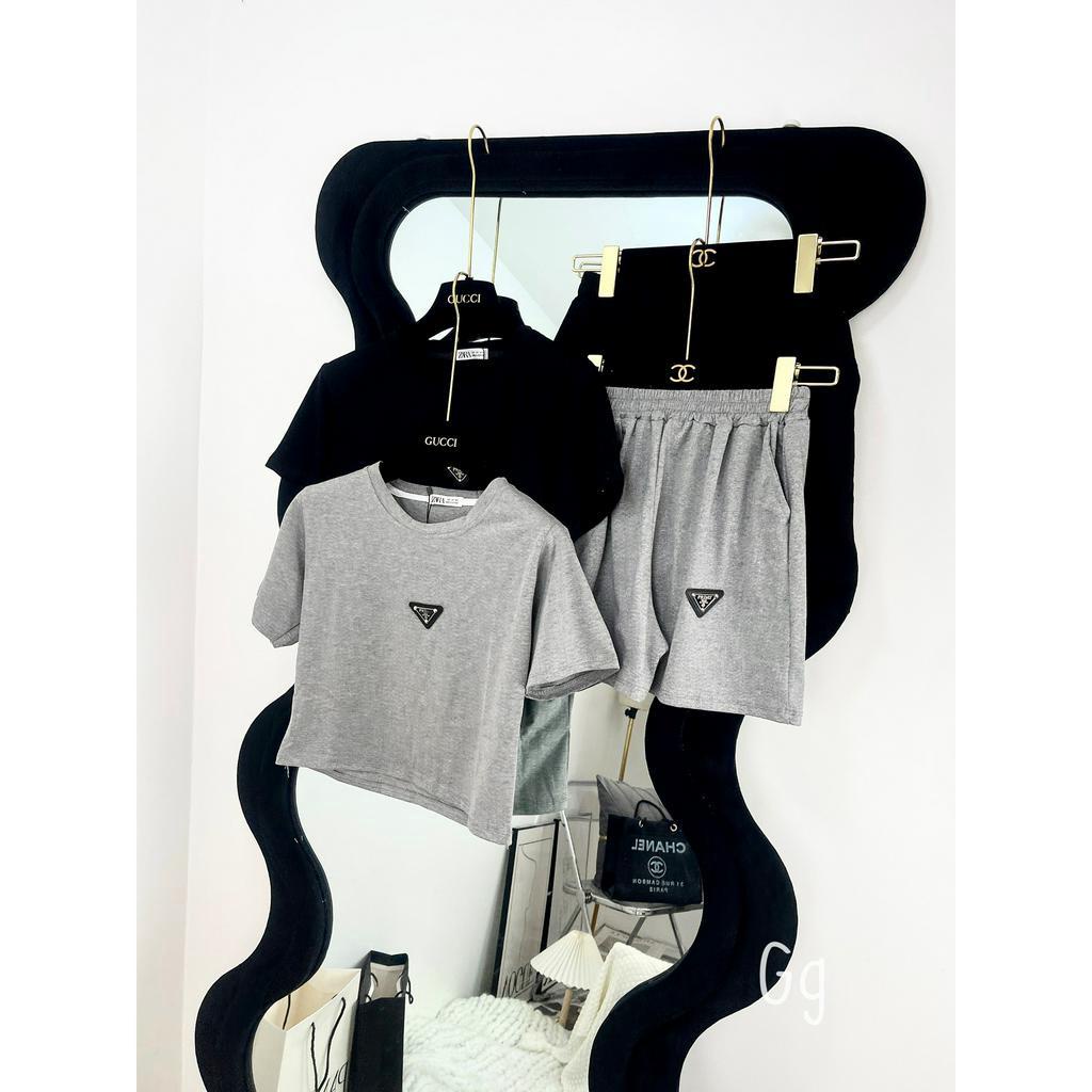 Set kiểu áo thun croptop tay ngắn quần sọt đùi xinh logo tam giác hot, chất thun gân mịn