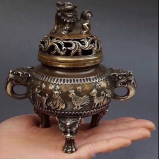 Lư Đồng đốt Trầm Hương