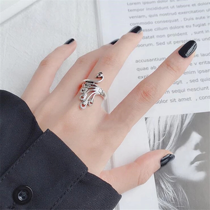 Nhẫn Hình Chim Công Có Thiết Kế Ấn Tượng
