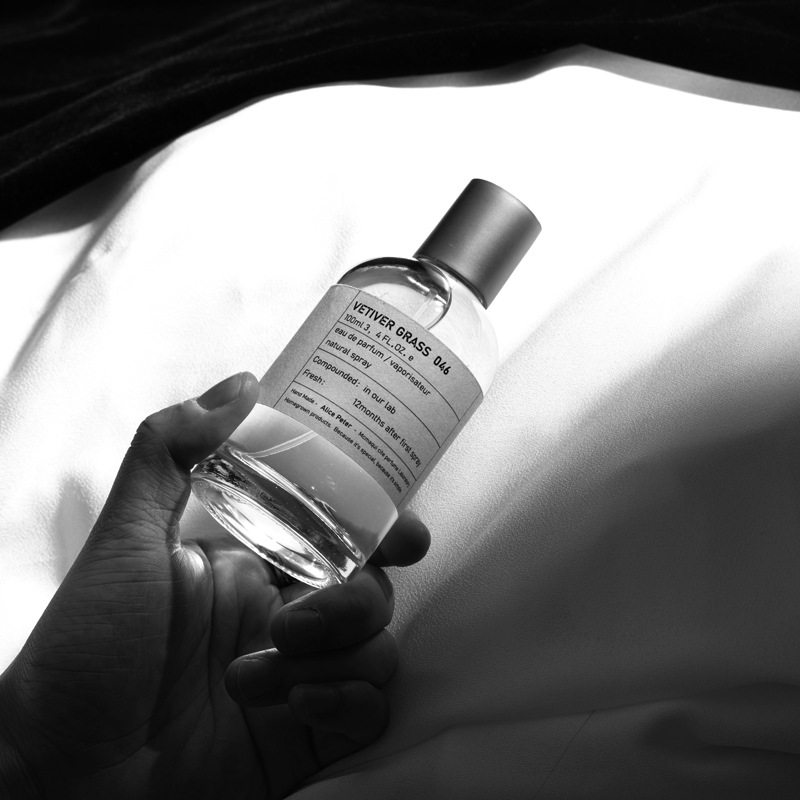 [Hàng mới về] Nước hoa dạng xịt hương gỗ đàn hương dung tích 100ml