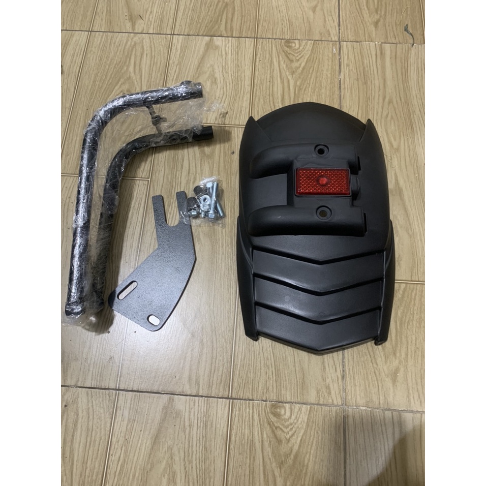 Dè chắn bùn kiểu moto gắn được nhiều loại xe máy