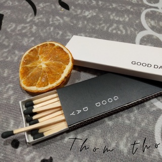 Hộp diêm Good Day đen, trắng Decor nến thơm - Đốt nến an toàn tránh bỏng.