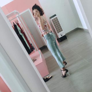 Quần jean ống loe rách gấu
