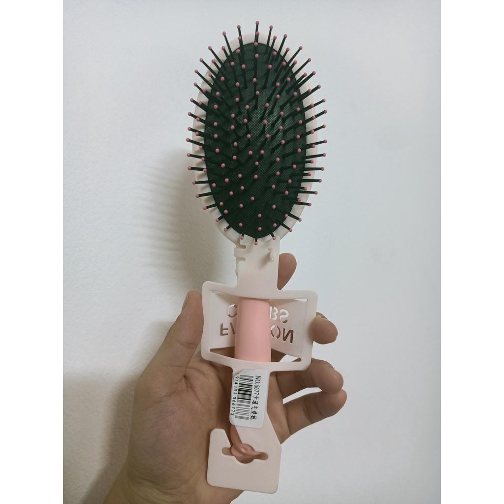 Lược Gai Giúp Massage, Gỡ Tóc Rối Cán Cầm Và Đầu Chải Nhiều Màu Đa Dạng Combs Fashion 6677 VC