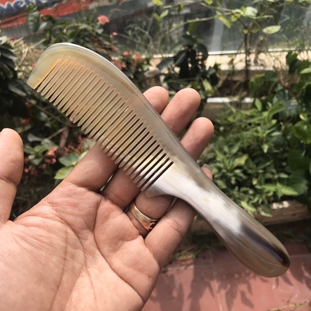 Lược sừng xuất Nhật (Size: L - 19cm) Thân lược dài thon gọn rất đẹp - COH138 - Horn Comb of HAHANCO