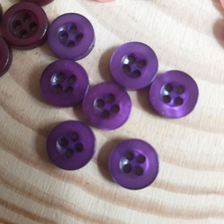 Nút nhựa 4 lỗ , size 8MM.(20 nút/5k)
