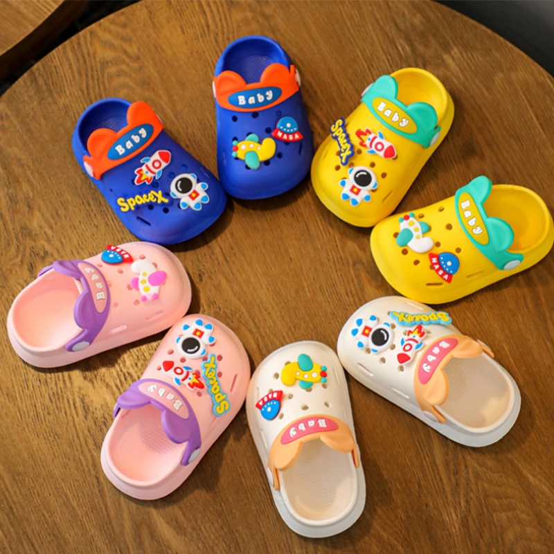 Dép Sandal Đục Lỗ Đi Trong Nhà Chống Trượt In Hoạt Hình Phi Hành Gia Thời Trang Mùa Hè Cho Bé