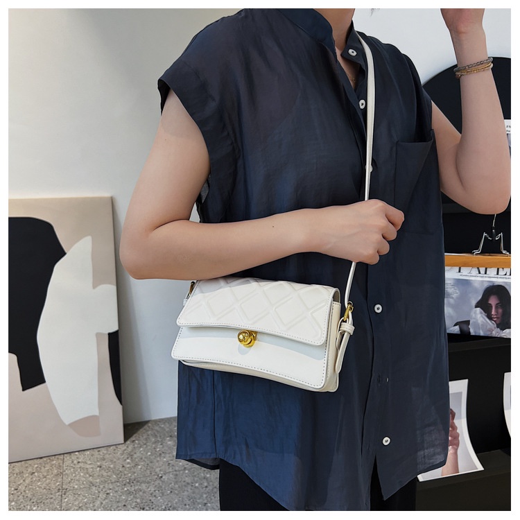 Túi đeo chéo JASMIN NOIR họa tiết kẻ sọc có khóa chần bông dành cho nữ