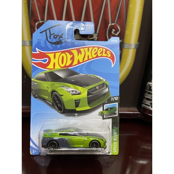 Xe mô hình đồ chơi Hotwheels cơ bản 1:64 - '17 Nissan GT-R (R35) - Guaczilla