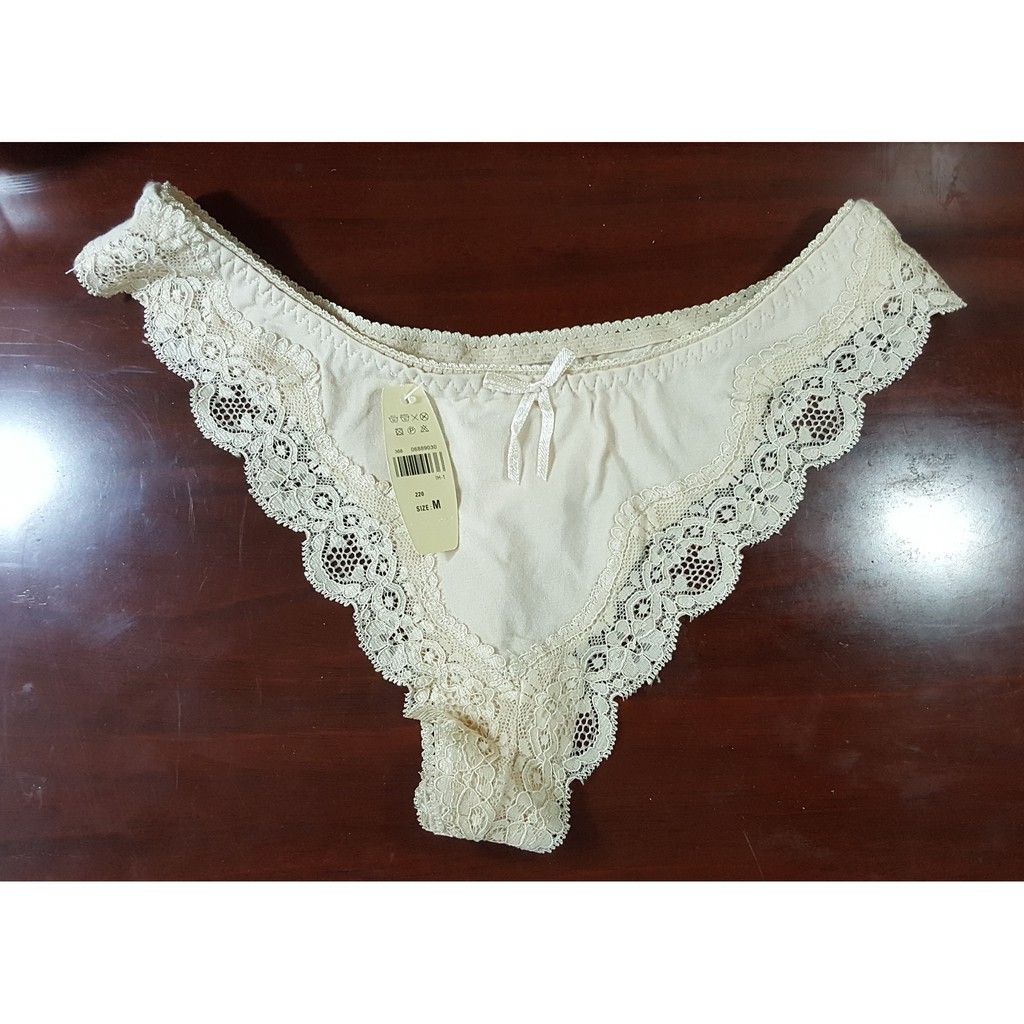 Quần chíp lọt khe cotton trang trí ren