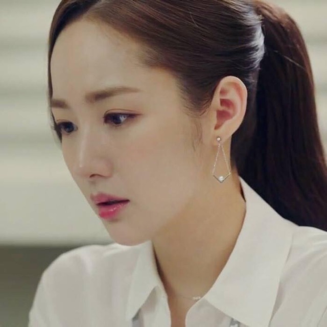 Hoa tai thư ký kim