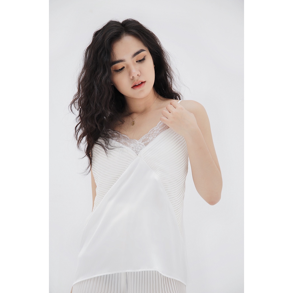 Bộ đồ lụa Pyjama Nữ 𝐋𝐈𝐋𝐀𝐒 𝐁𝐋𝐀𝐍𝐂 Kiểu Dáng Hai Dây Phối Ren | Feather Camisole Set | Màu Trắng