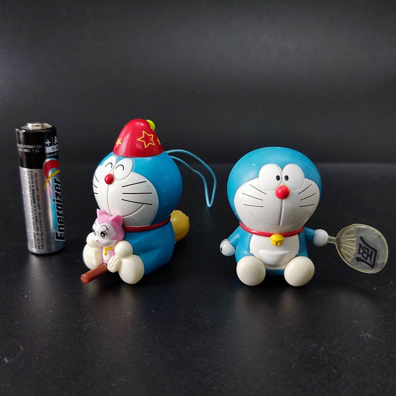 Mô hình chính hãng Doraemon dây cót cưỡi chổi, cầm quạt