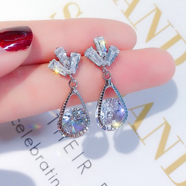 Bông Tai Nữ Đính Đá Hình Giọt Nước Cực Sang Chảnh Cá Tính