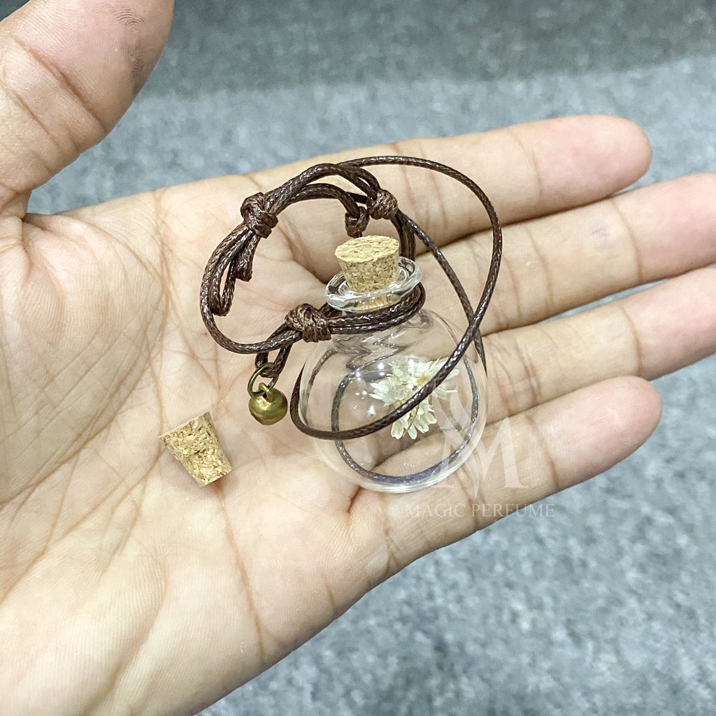 Lọ đựng tinh dầu, nước hoa treo xe tròn có hoa khô ngẫu nhiên dung tích 5ml