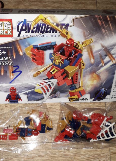 Lắp ráp 1 hộp LegoAdVengemT4 Siêu Anh hùng 64053 có nhiều chi tiết bằng nhựa ABS