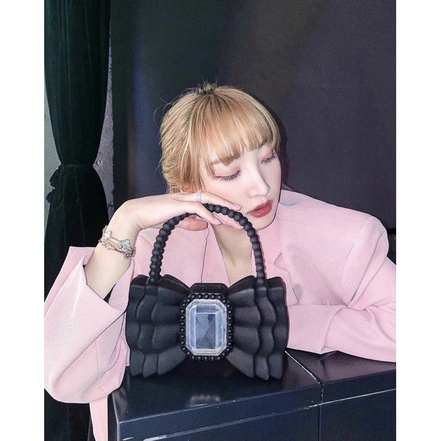 Túi xách nữ hình nơ sáng chảnh lạ mắt