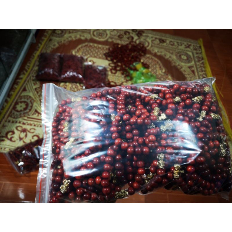 Vòng tay gỗ hương đỏ quà tặng giá rẻ