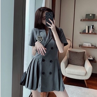 Váy vest xếp ly huy hiệu