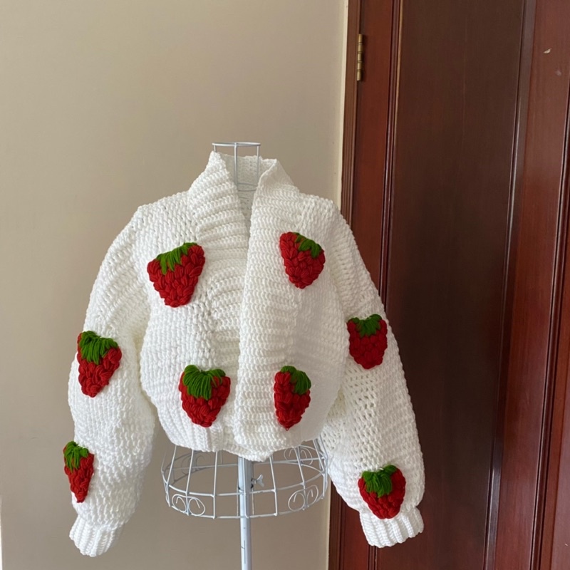 ÁO KHOÁC CARDIGAN DÂU TÂY LEN MÓC THỦ CÔNG SỢI LEN TO