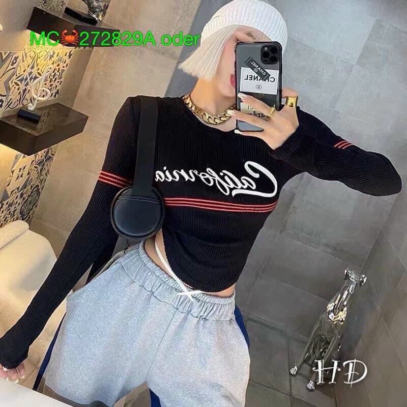 Áo Croptop Tay Dài Tà Bầu Phối Sọc Kèm Chữ Màu Đen Sành Điệu TTKXA0220
