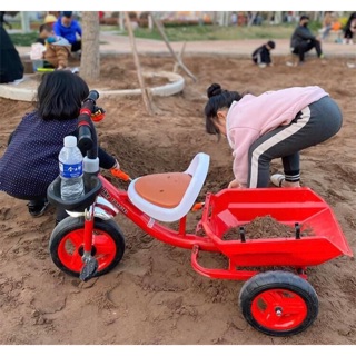 Xe đạp 3 bánh chở hàng kèm xẻng