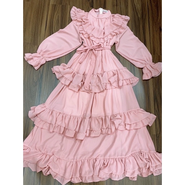 G1- đầm voan tầng bèo kín cổ, tay dài, màu hồng