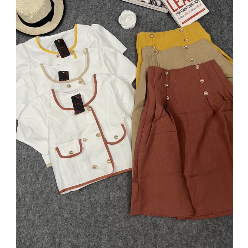 SET ÁO CROPTOP PHỐI CHÂN VÁY NÚT DÀI QUA GỐI