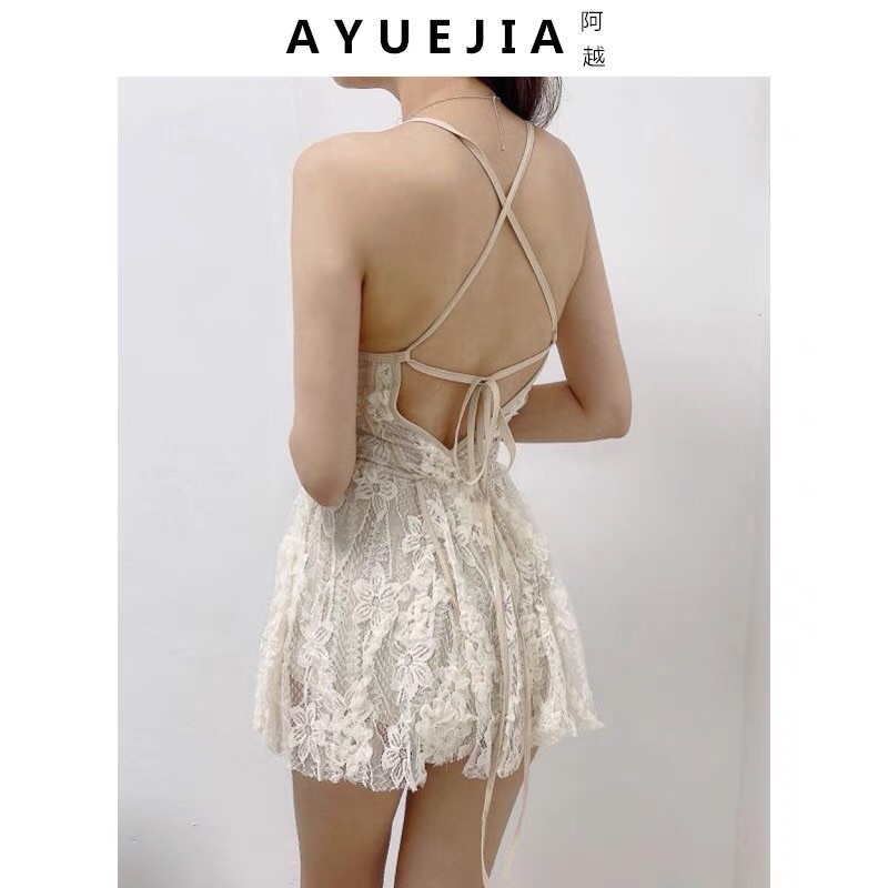 Bikini dây ren xinh tiểu thư