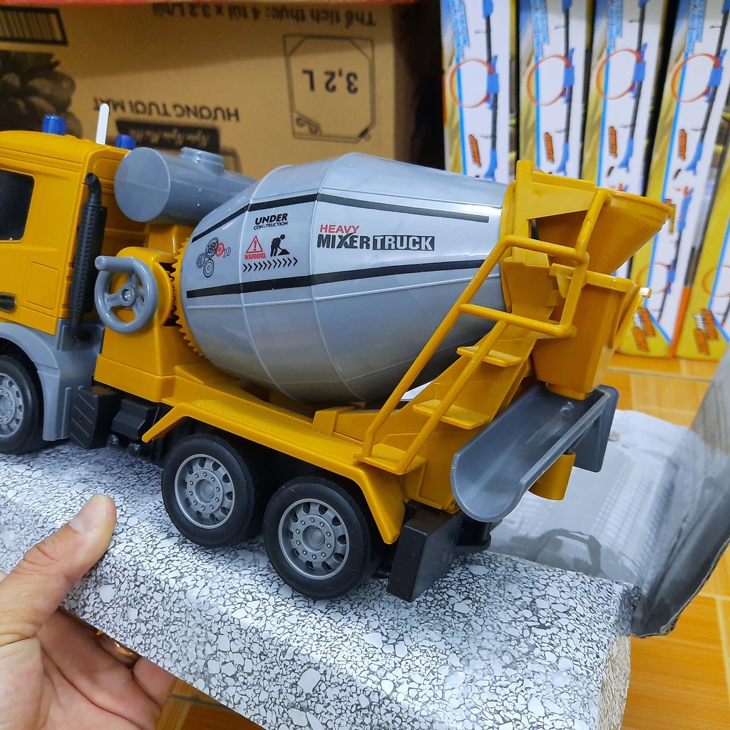 Mô hình xe bồn chở bê tông Mixer truck xe đồ chơi trẻ em bằng nhựa có âm thanh và đèn 1:24