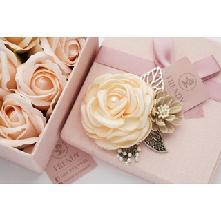 Hoa cài áo mẫu hoa hồng mix hoa cúc ghim cài áo - Hoa vải cài áo handmade .