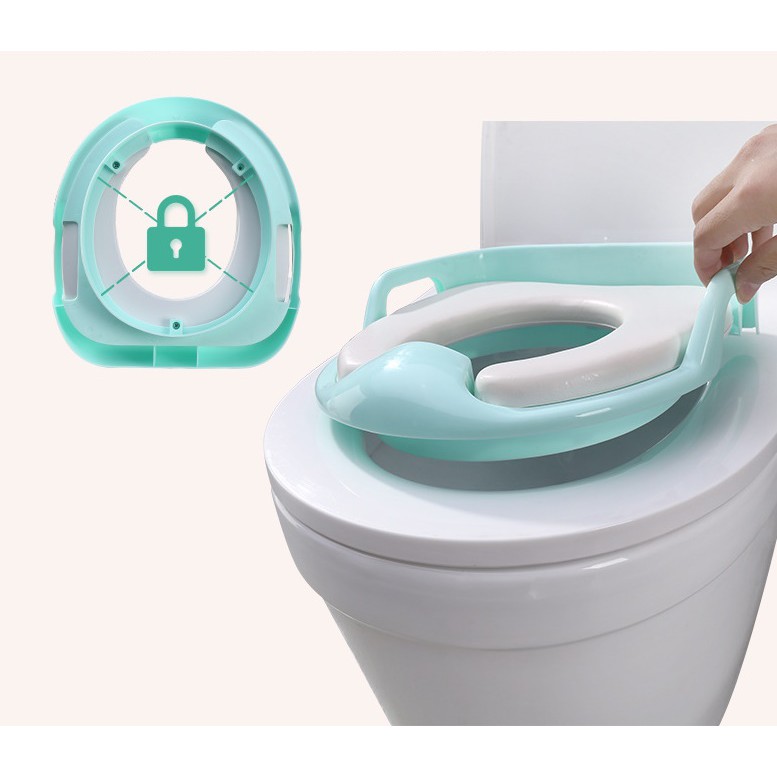 Bệt ngồi vệ sinh an toàn cho bé