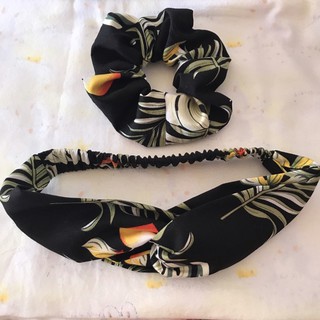 Cột tóc scrunchies + băng đô vải đen hoạ tiết hoa lá