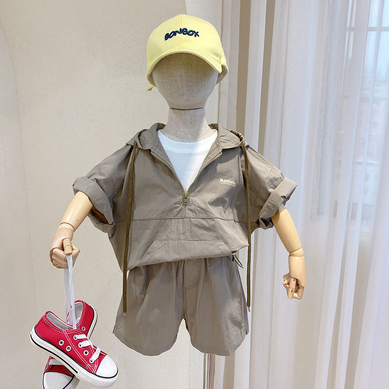 Bộ áo ngắn tay có mũ trùm + quần short thoải mái năng động cho bé
