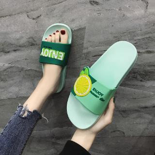 Dép chống trượt họa tiết bất đối xứng in hình chữ và trái cây màu sắc dễ thương cho cặp tình nhân