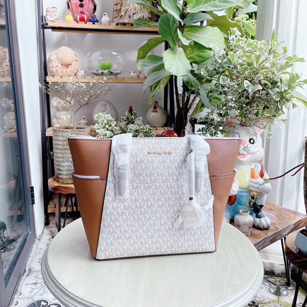 Michael Kors - Túi MK Charlotte Large Logo and Leather Top-Zip Tote Bag
