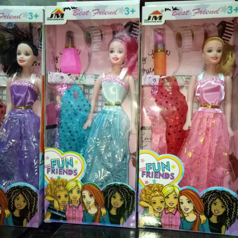 Búp Bê Barbie Với Son Môi Và Quần Áo Thay Đổi Độc Đáo