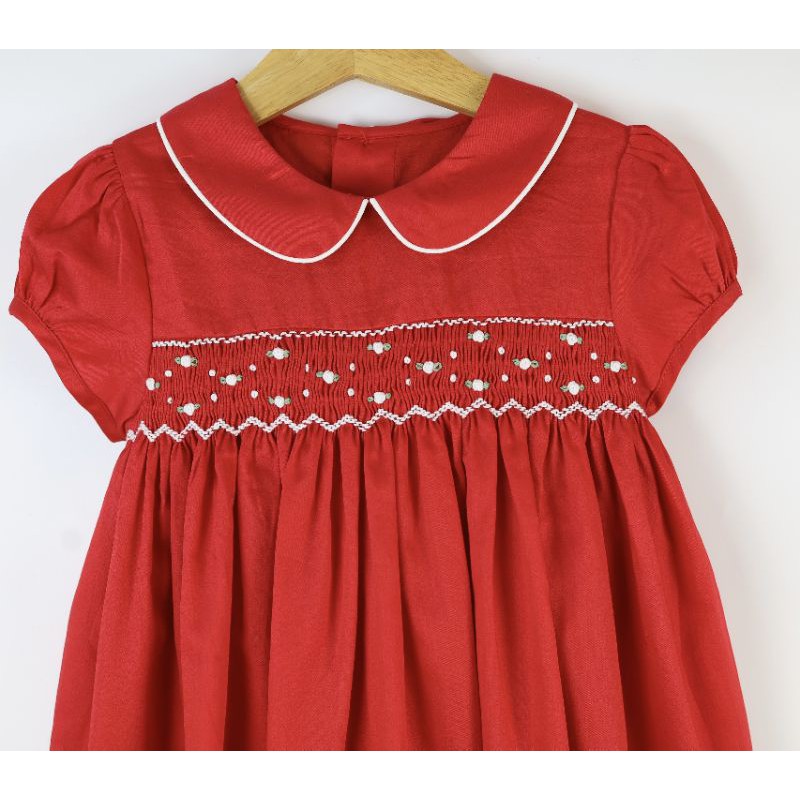 Đầm đỏ cổ sen smocking hoa