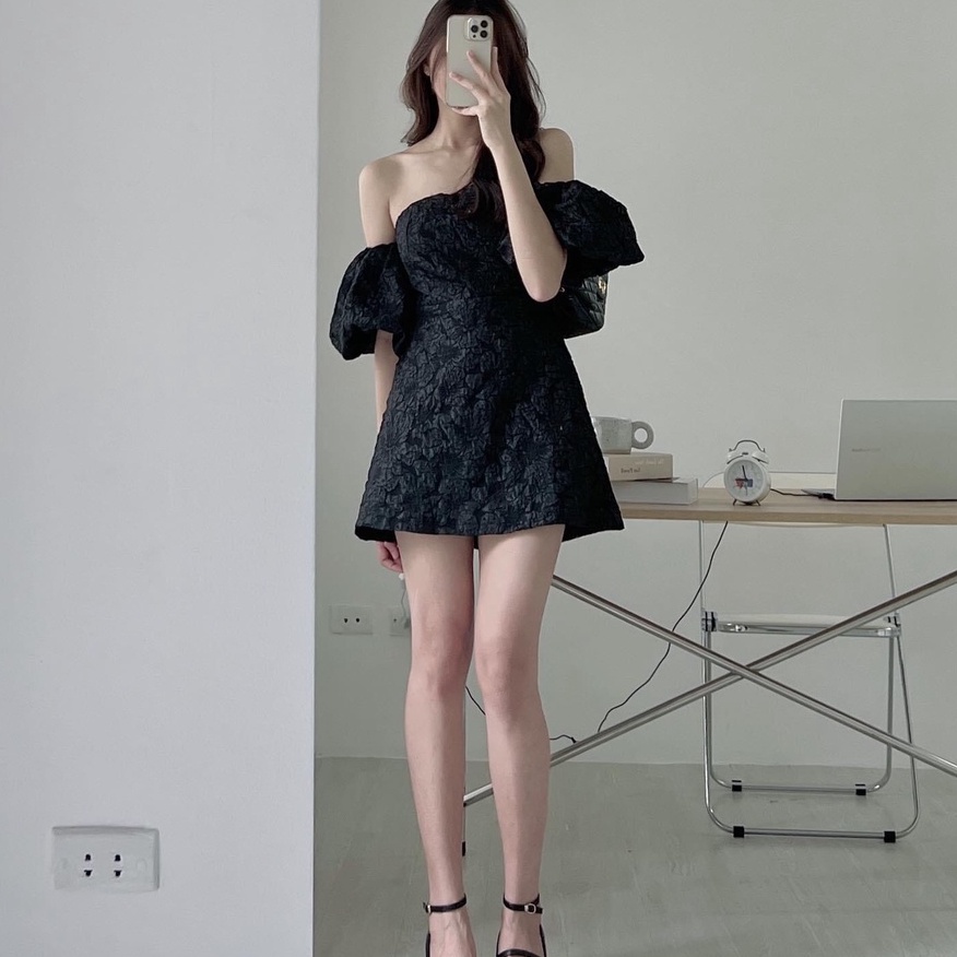 Váy đầm nữ chất gấm cúp ngực Ylydress trễ hở vai tay phồng dáng A ngắn đen trắng freesize phom ôm sexy hàn quốc C921