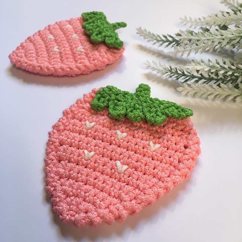 Lót ly móc len hình dâu tây