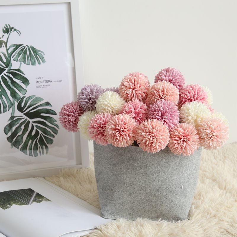 Nhánh hoa nhân tạo dùng để trang trí tiệc cưới