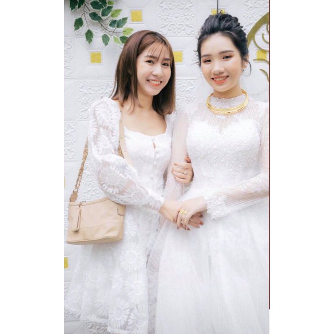 Đầm ren hoa cúc tay dài bồng phối nút bọc sang chảnh